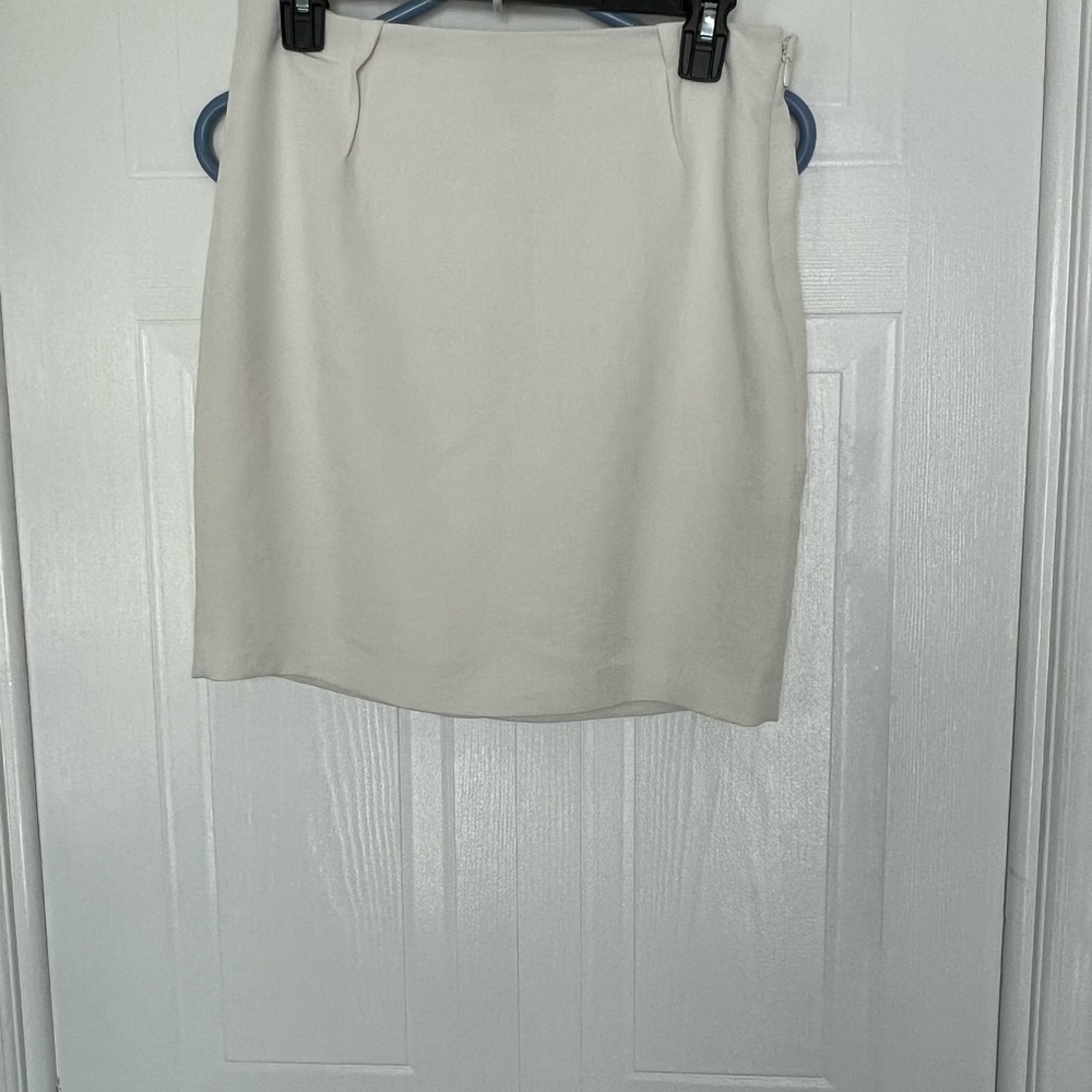 Very nice skirt for summer. Light and confortable